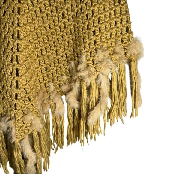 Kenneth Cole Poncho/Shawl with Rabbit Fur Trim - Picture 4 of 5